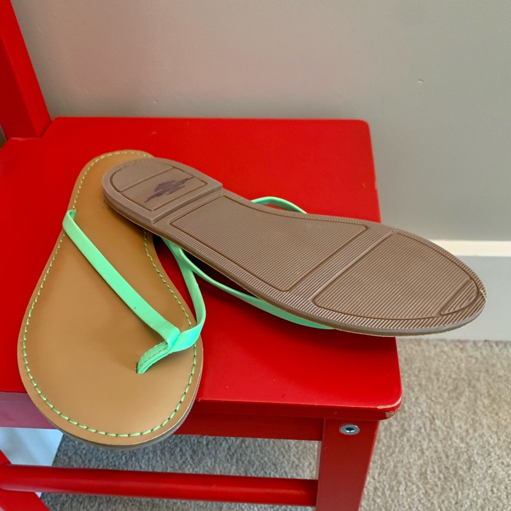 NWOT OLD NAVY FLIP FLOPS
